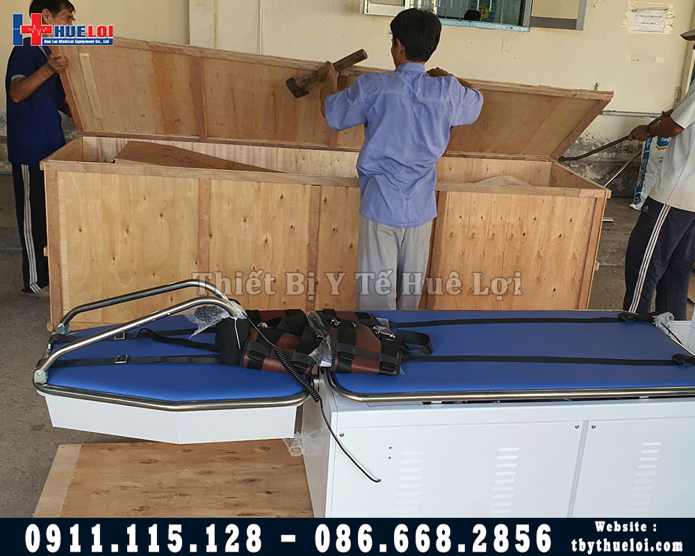 giao giường kéo giãn cột sống
