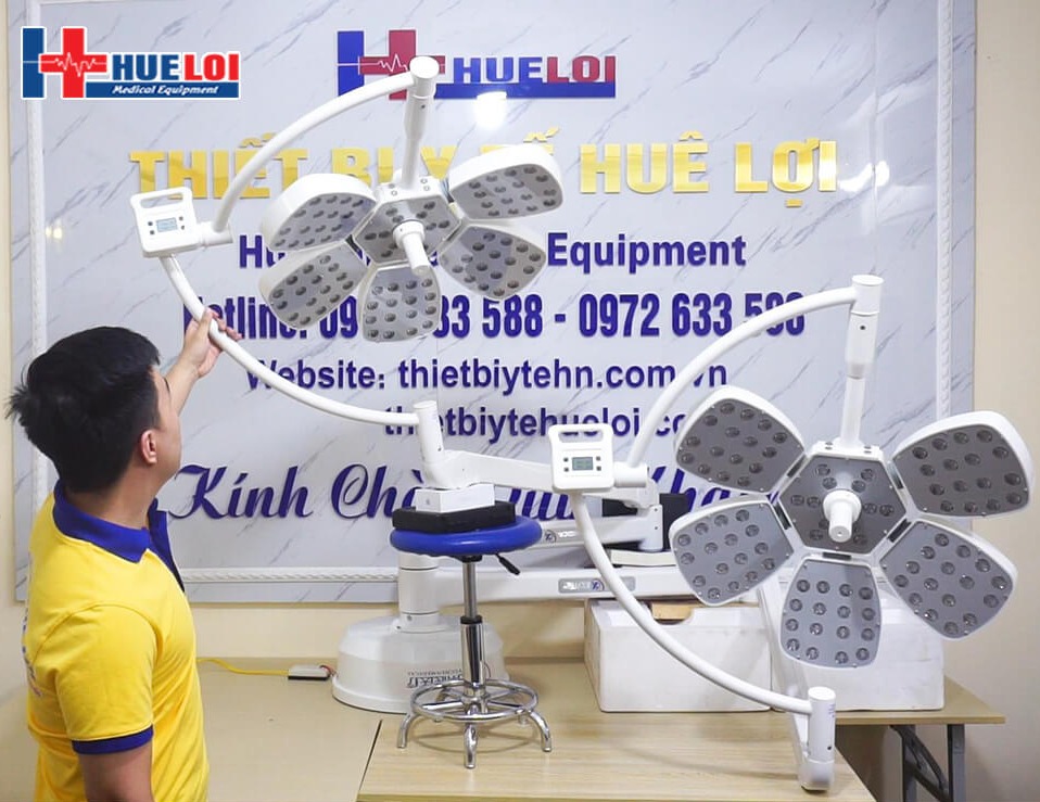 đèn mổ ánh sáng lạnh